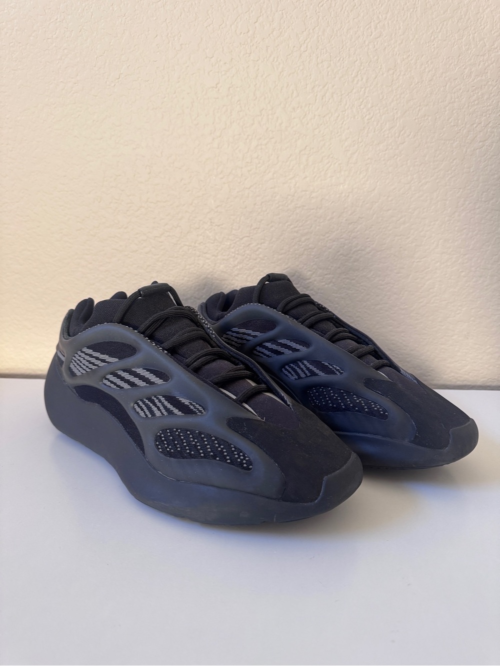 Adidas Yeezy 700 V3 Dark Glow Mens Size 11 Sneakers Athletic Shoes